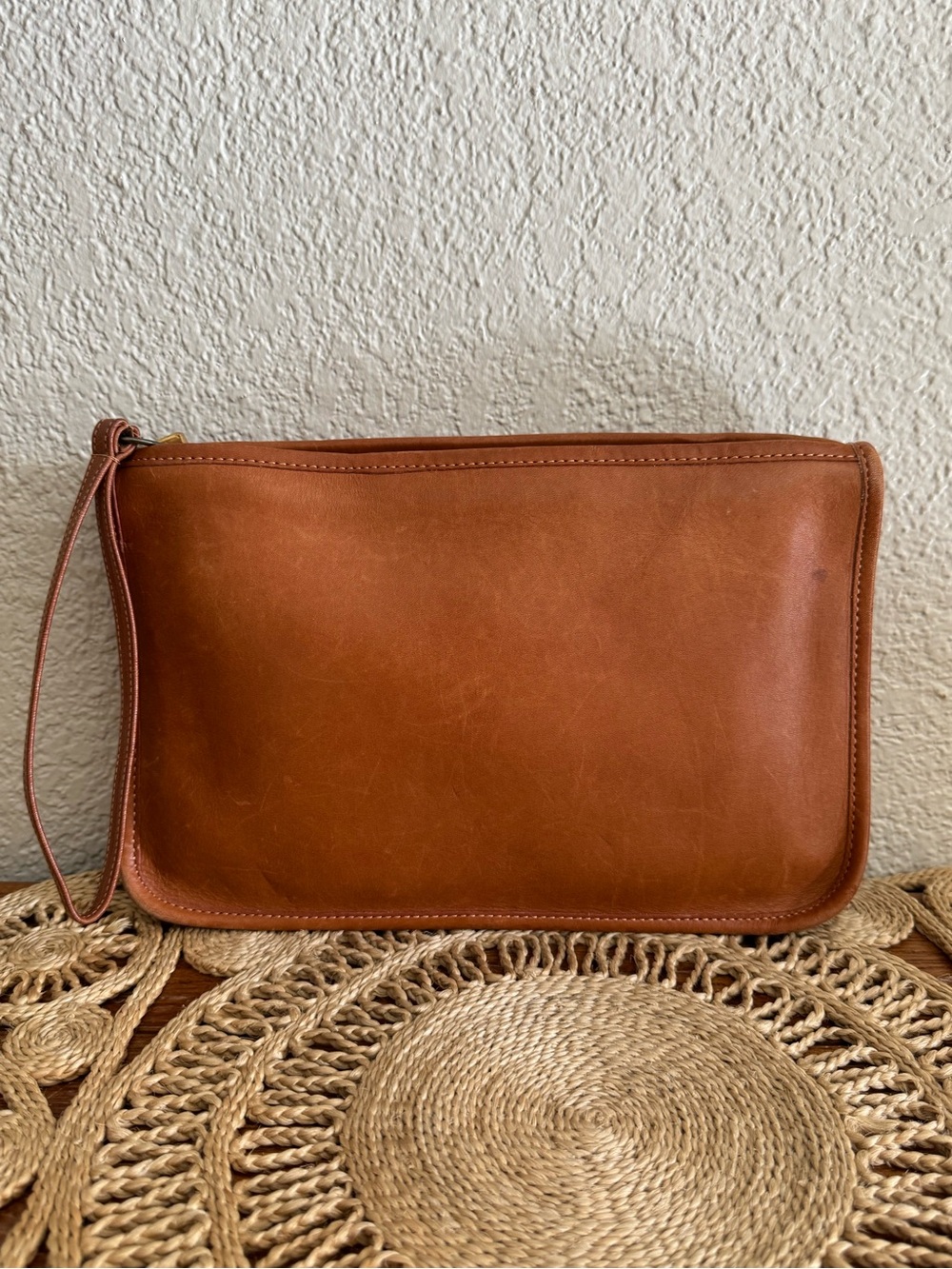 Vtg. 80s Coach ZipTop Carry All Skinny Clutch Wristlet Bag British Tan Leather
